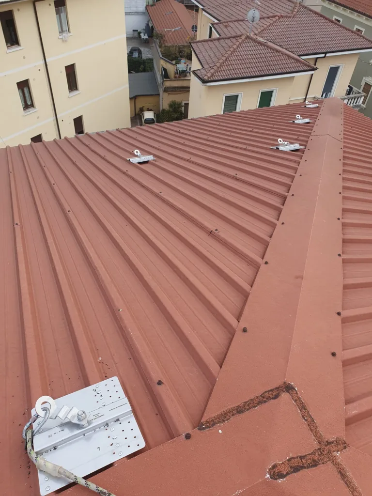 Installazione impianto anticaduta su edificio residenziale a Verona