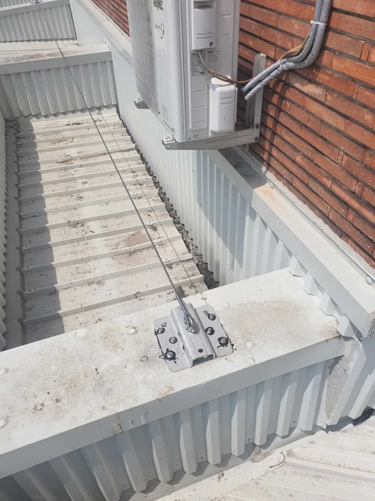 Impianto Linee vita installato su edificio a Treviso