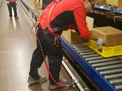 linee vita lineasikura, operatori al lavoro con imbracatura