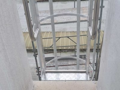 Installazione-di-Scala-Fissa-a-Gabbia-su-Fabbricato-a-Cologna-Veneta-VR-1