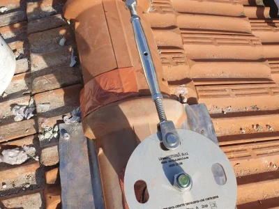 Installazione impianto anticaduta Lineasikura su edificio residenziale a Ravenna