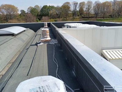 Installazione impianto anticaduta Lineasikura su edificio industriale a Como