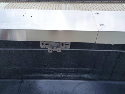 Installazione impianto anticaduta Lineasikura su edificio industriale a Como