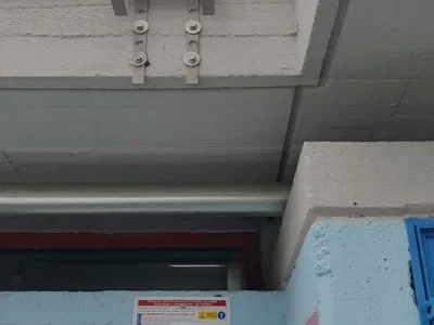 linee vita e impianto anticaduta su edificio scolastico a Brescia